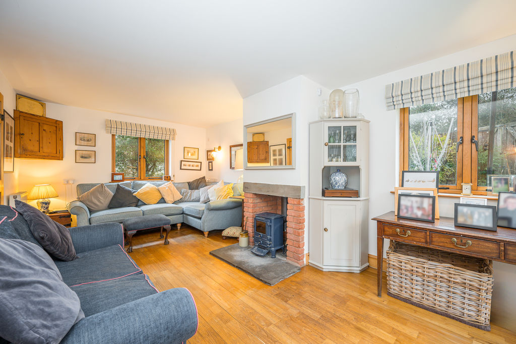 Sitting Room- click for photo gallery